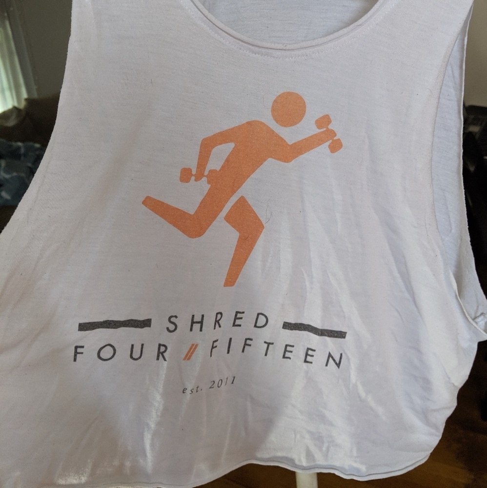 Cropped Shred415 white tank